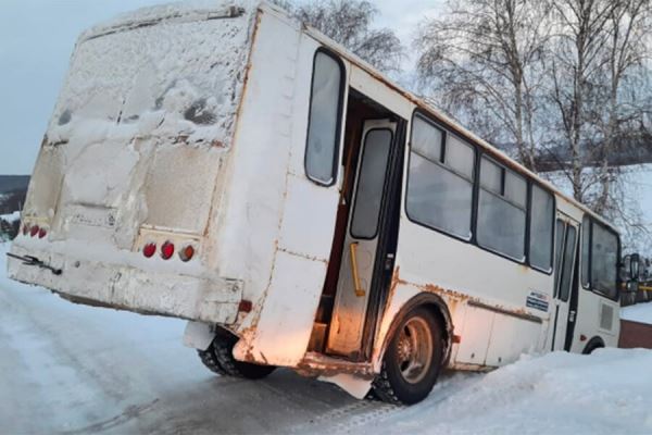 Автобус с пассажирами вылетел в кювет в Татарстане 