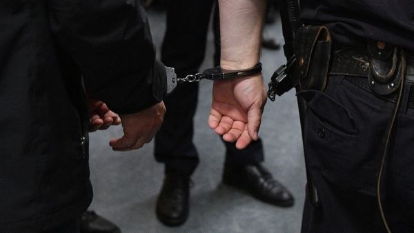 Бывшего инспектора ГИБДД осудили на 9,5 года за взятку в 30 тыс. рублей 