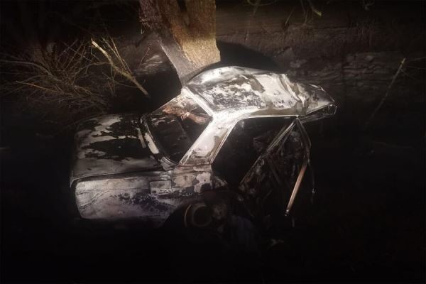На Ставрополье водитель со сломанной ногой едва не сгорел в автомобиле после ДТП 