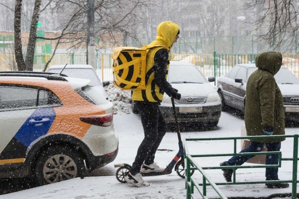На заказы «Яндекс Еды» в Москве сегодня вышло на 12% больше курьеров 