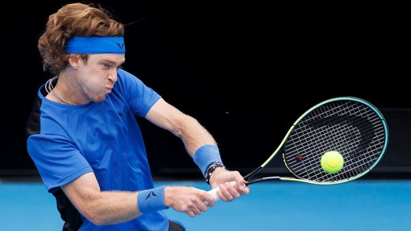 Российский теннисист Андрей Рублев вышел в 1/8 финала Australian Open<br />
