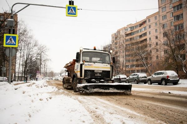 Водитель снегоуборочной машины изрезал ножом пешехода в Санкт-Петербурге 